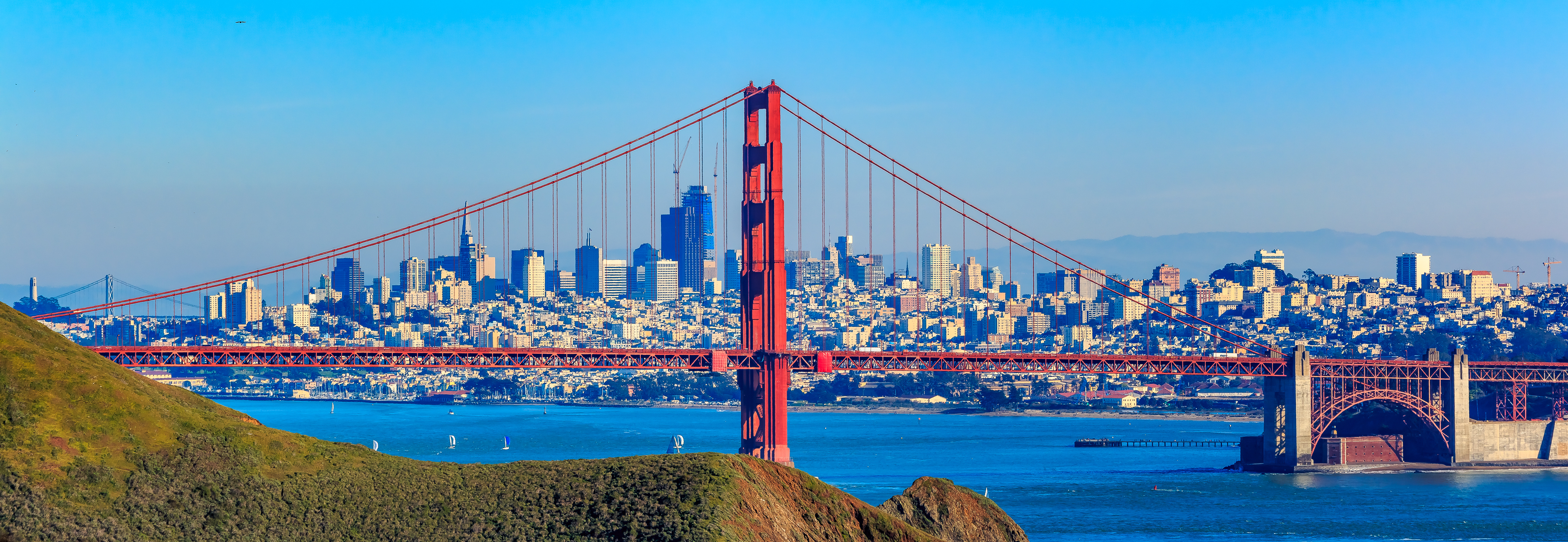 Panorama of the Golden Gate bridge and San Francisco skyline