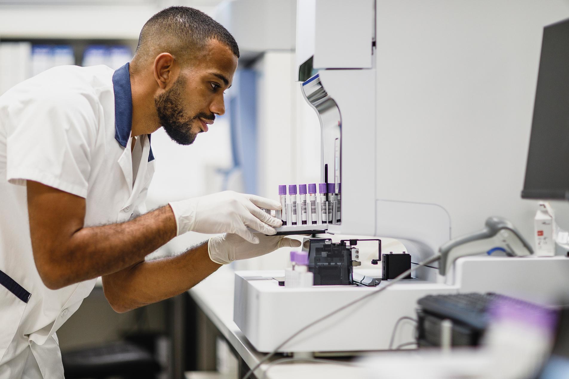 Scientist working in the laboratory